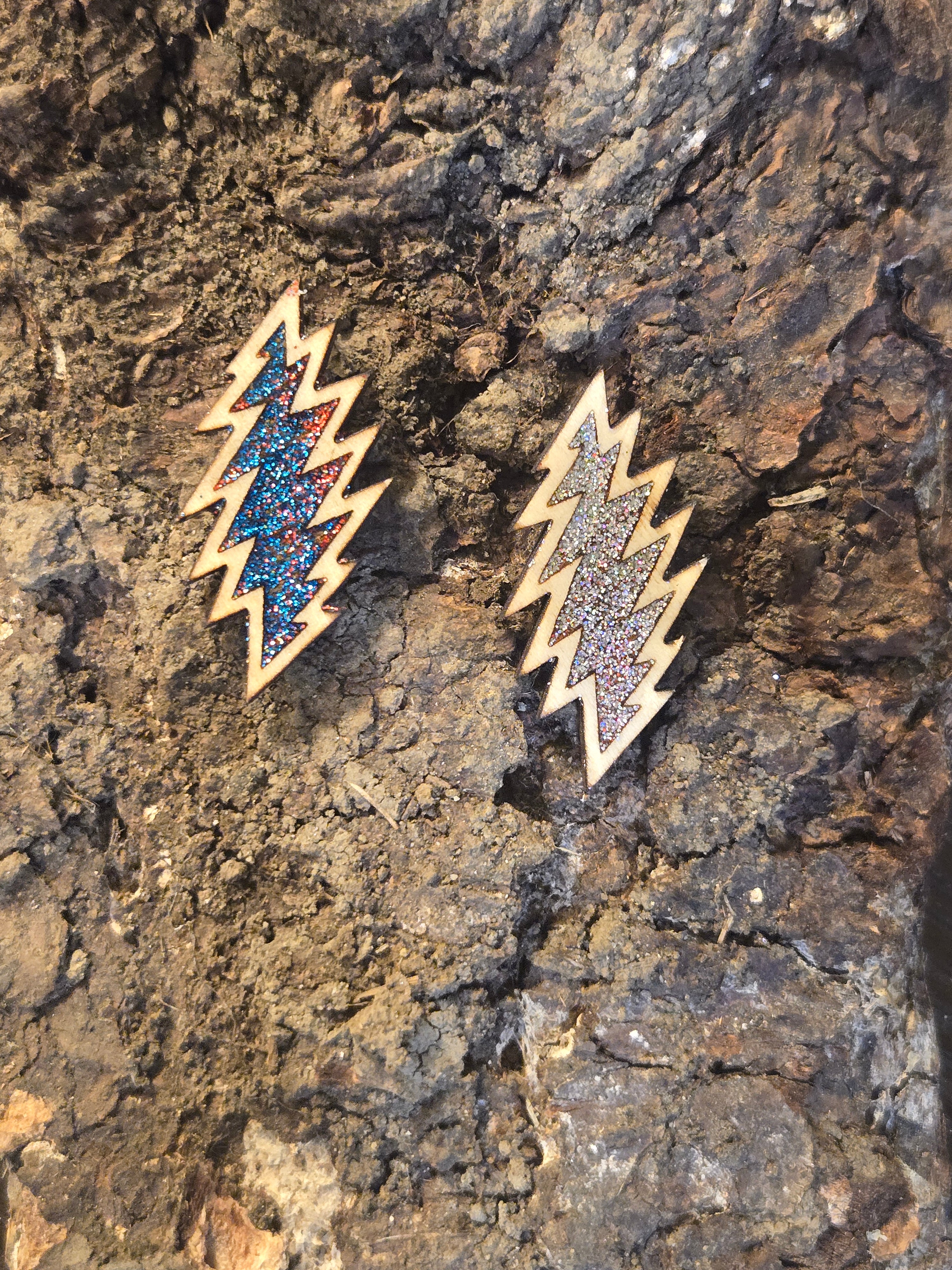 Thirteen Point Bolt Wooden Pins/Magnet